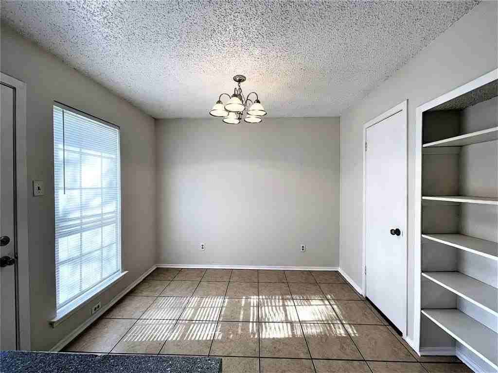 2733 Patricia Ln - Photo 4 of 21