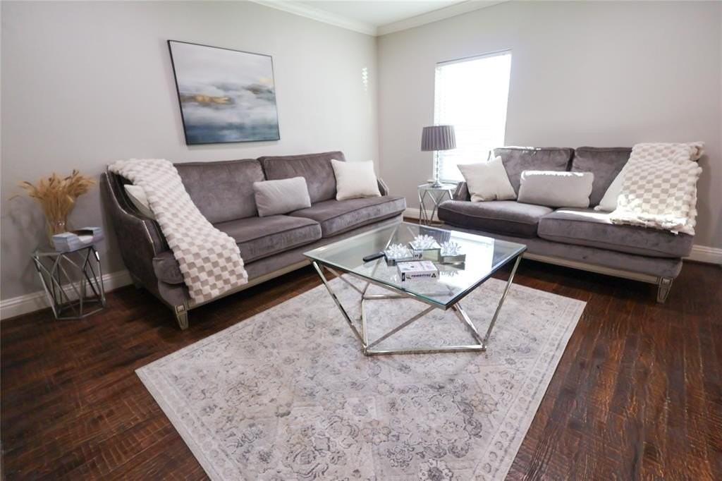 605 E Graham St - Photo 4 of 22