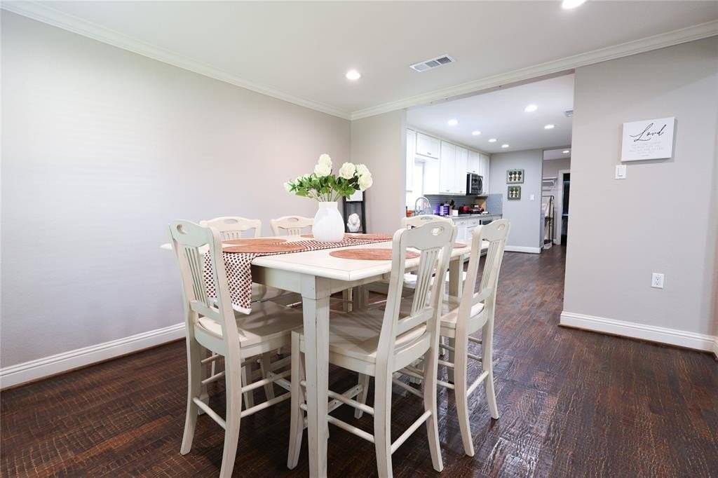 605 E Graham St - Photo 5 of 22