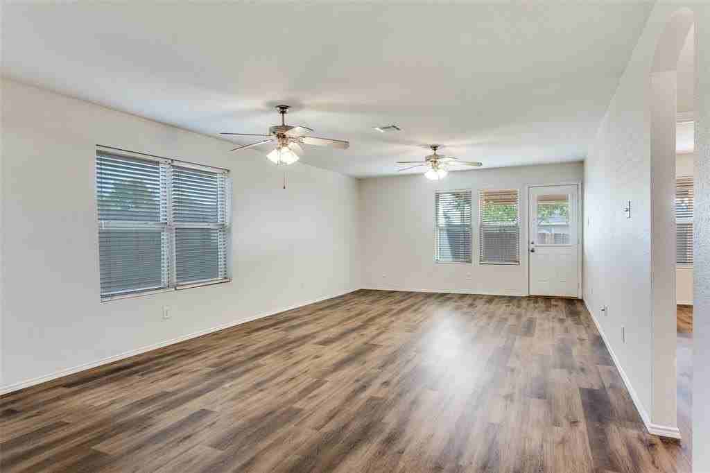 2529 Castle Pines Dr - Photo 2 of 15