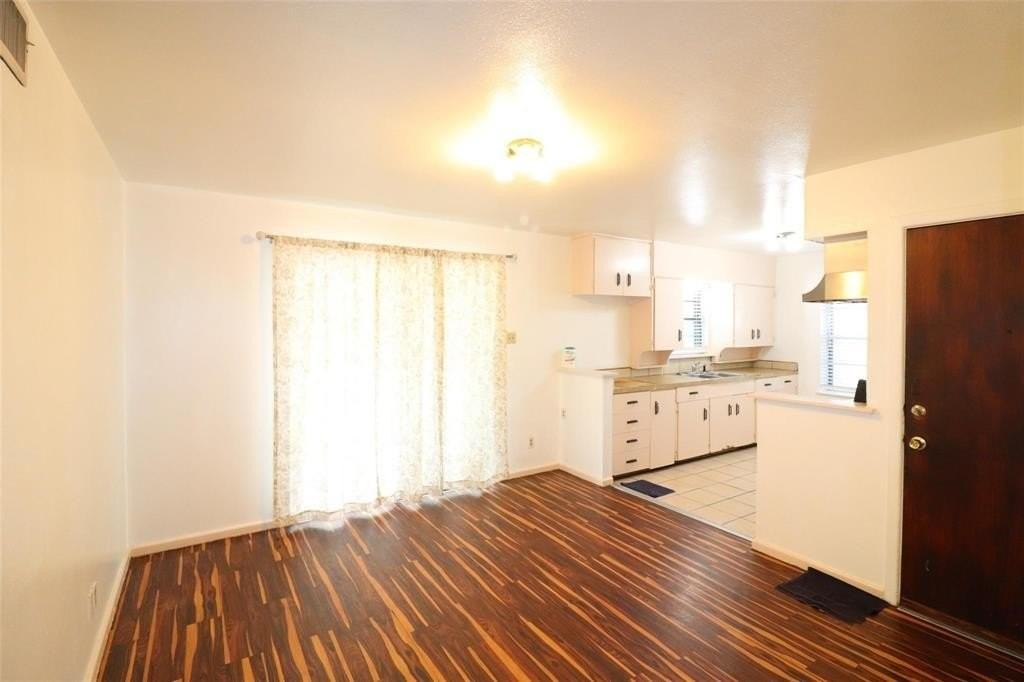 9107 Rustown Dr - Photo 4 of 30