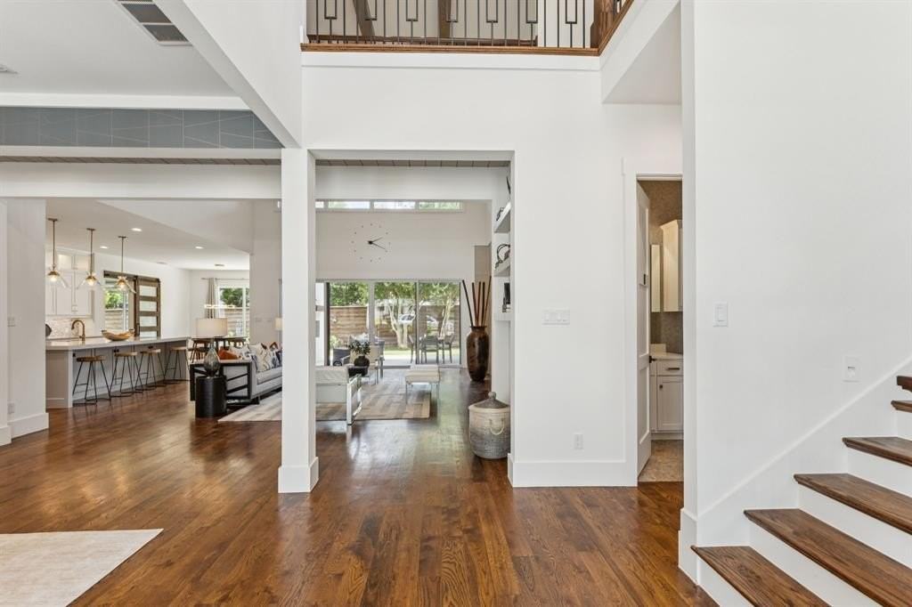 5960 Williamstown Rd - Photo 4 of 34