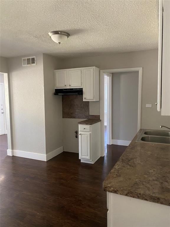 4947 Corrigan Ave - Photo 6 of 15