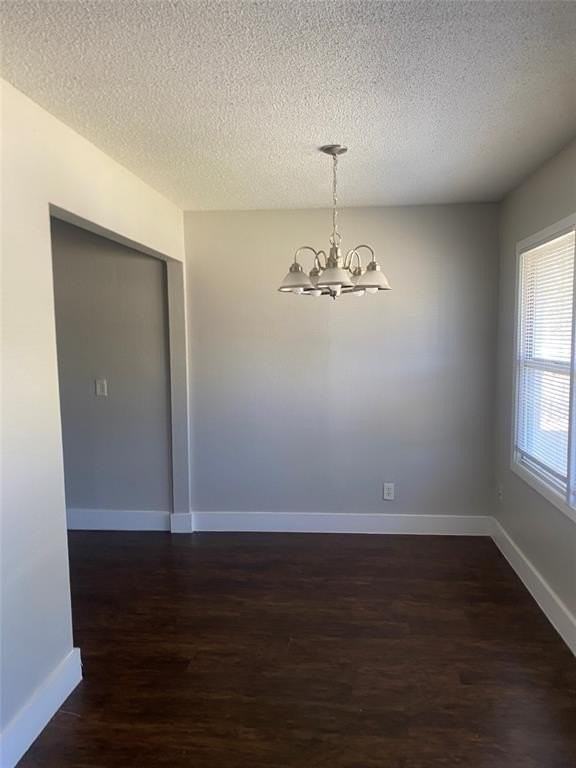 4947 Corrigan Ave - Photo 7 of 15