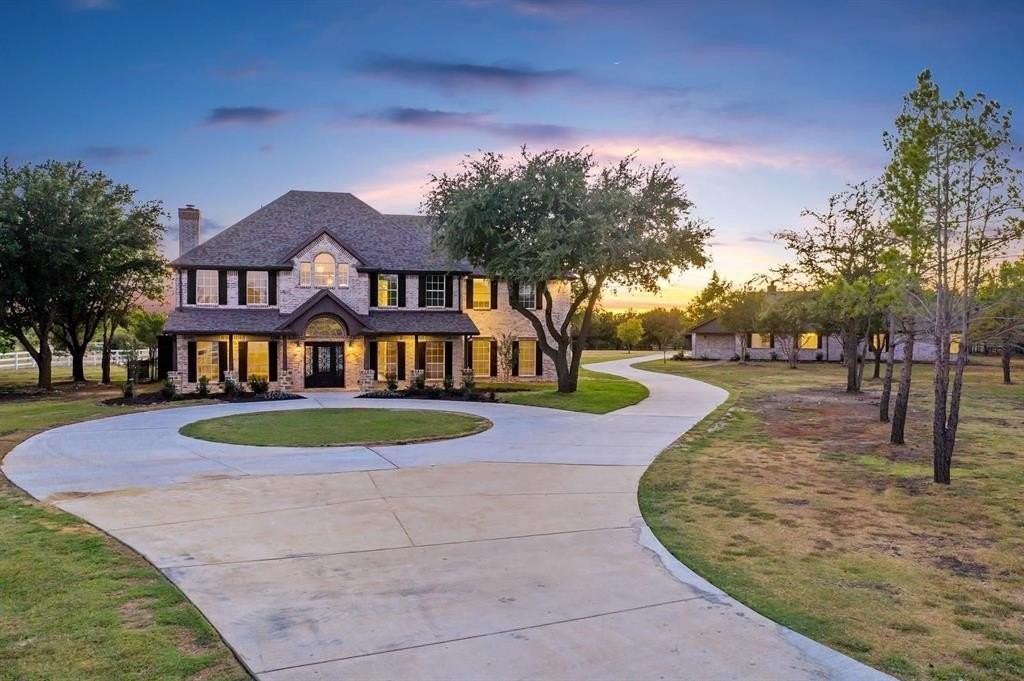 8285 Falcon Ct - Photo 3 of 13