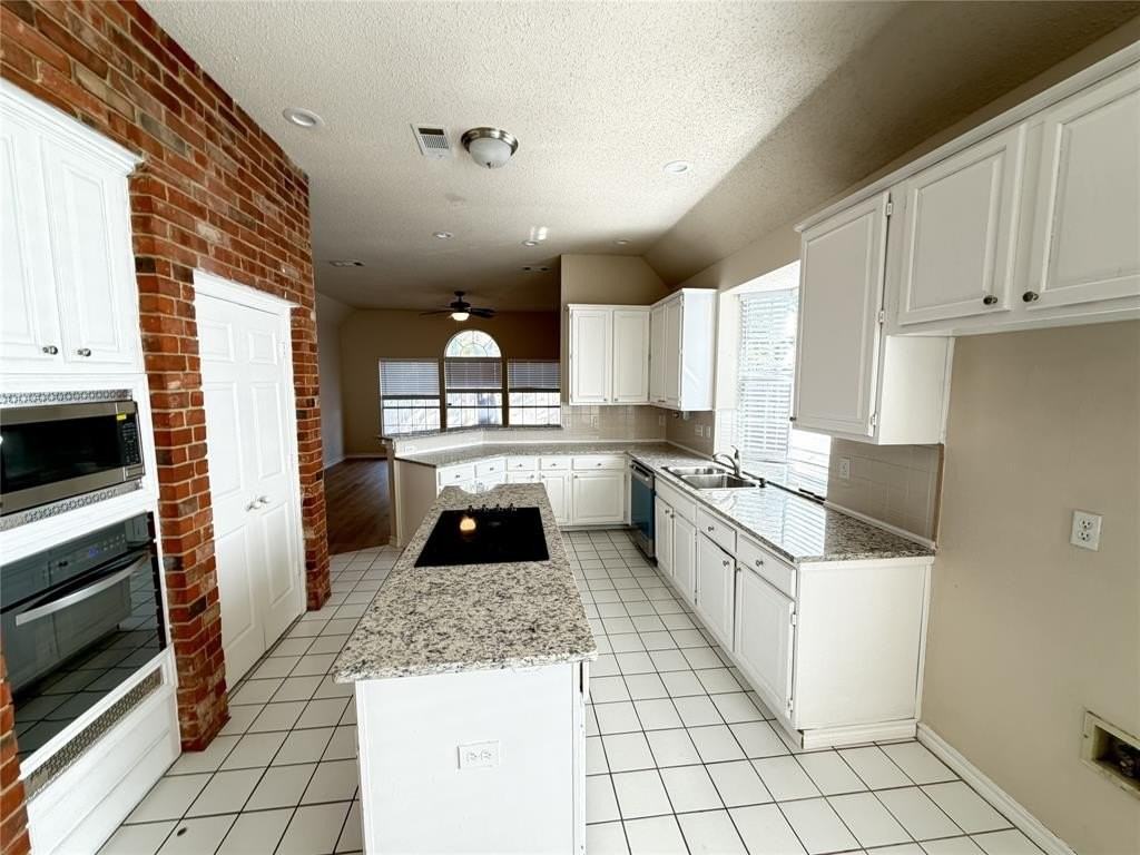 7000 Hillview Dr - Photo 6 of 18