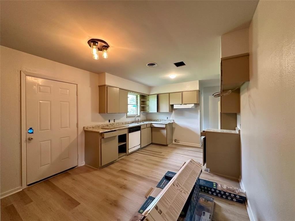 1015 Pine Tree Dr - Photo 3 of 13