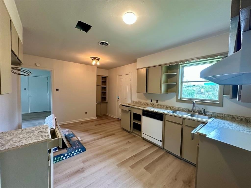 1015 Pine Tree Dr - Photo 4 of 13