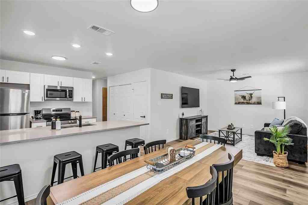 308 S 3rd St - Photo 6 of 19