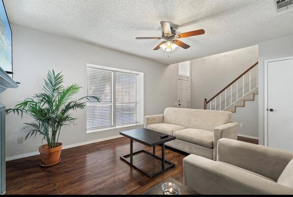 1520 Beach Ln - Photo 2 of 14