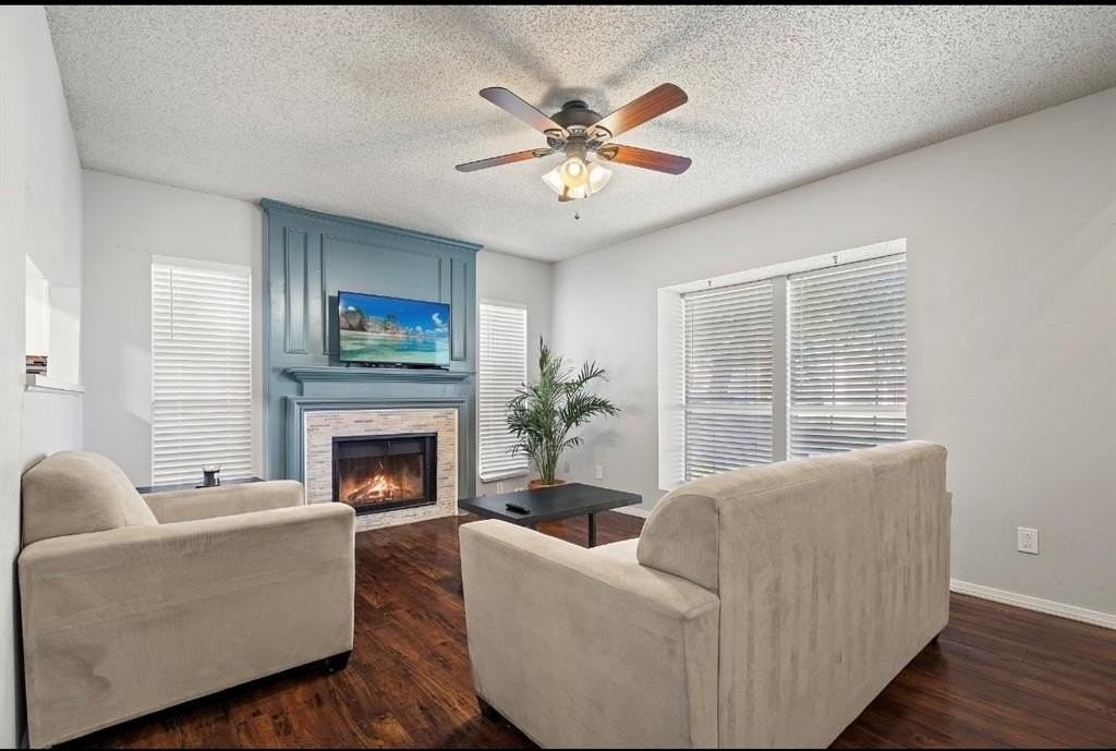 1520 Beach Ln - Photo 3 of 14