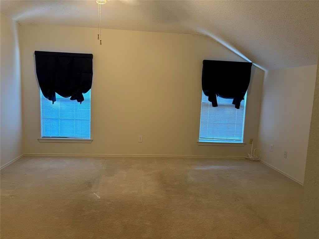 10720 Columbia Dr - Photo 4 of 7