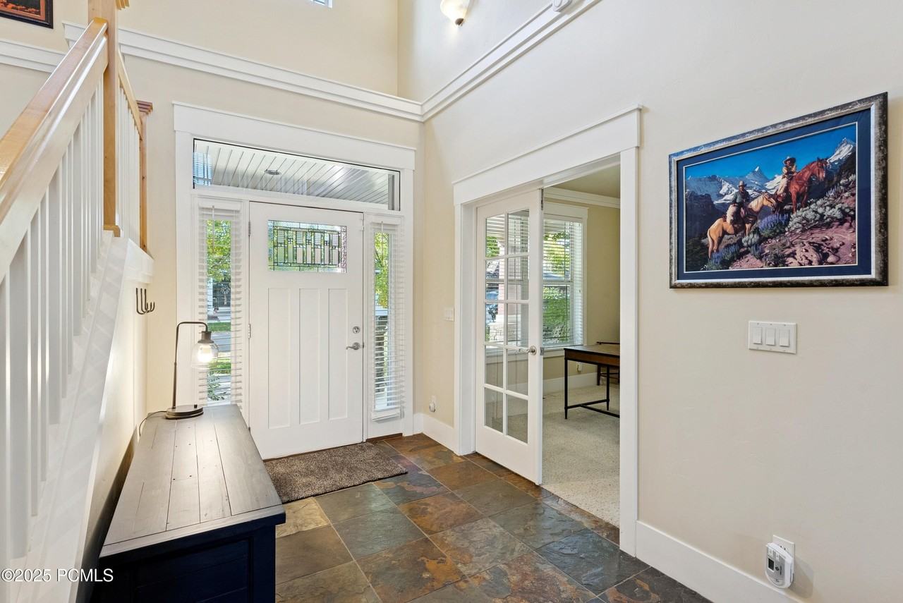 541 Craftsman Way - Photo 4 of 43