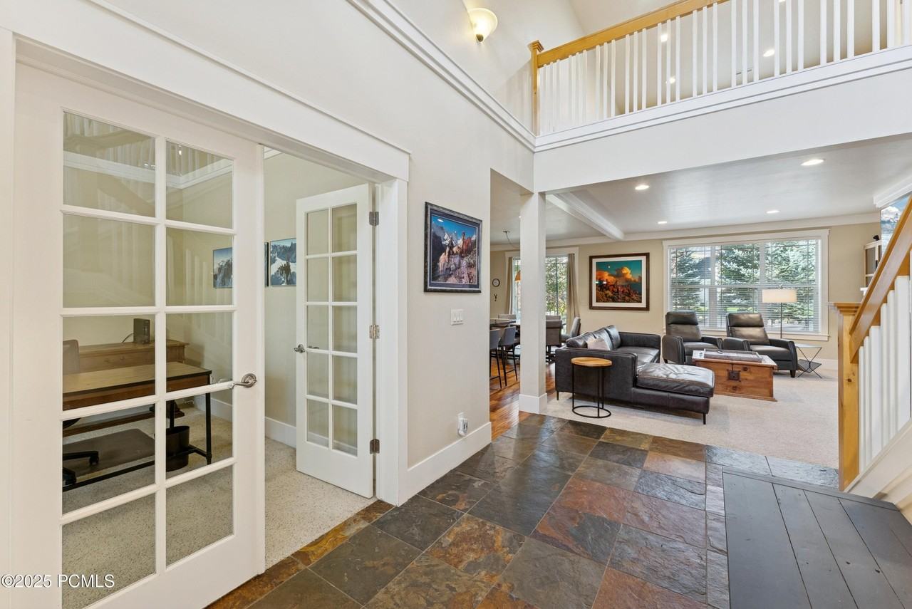 541 Craftsman Way - Photo 5 of 43