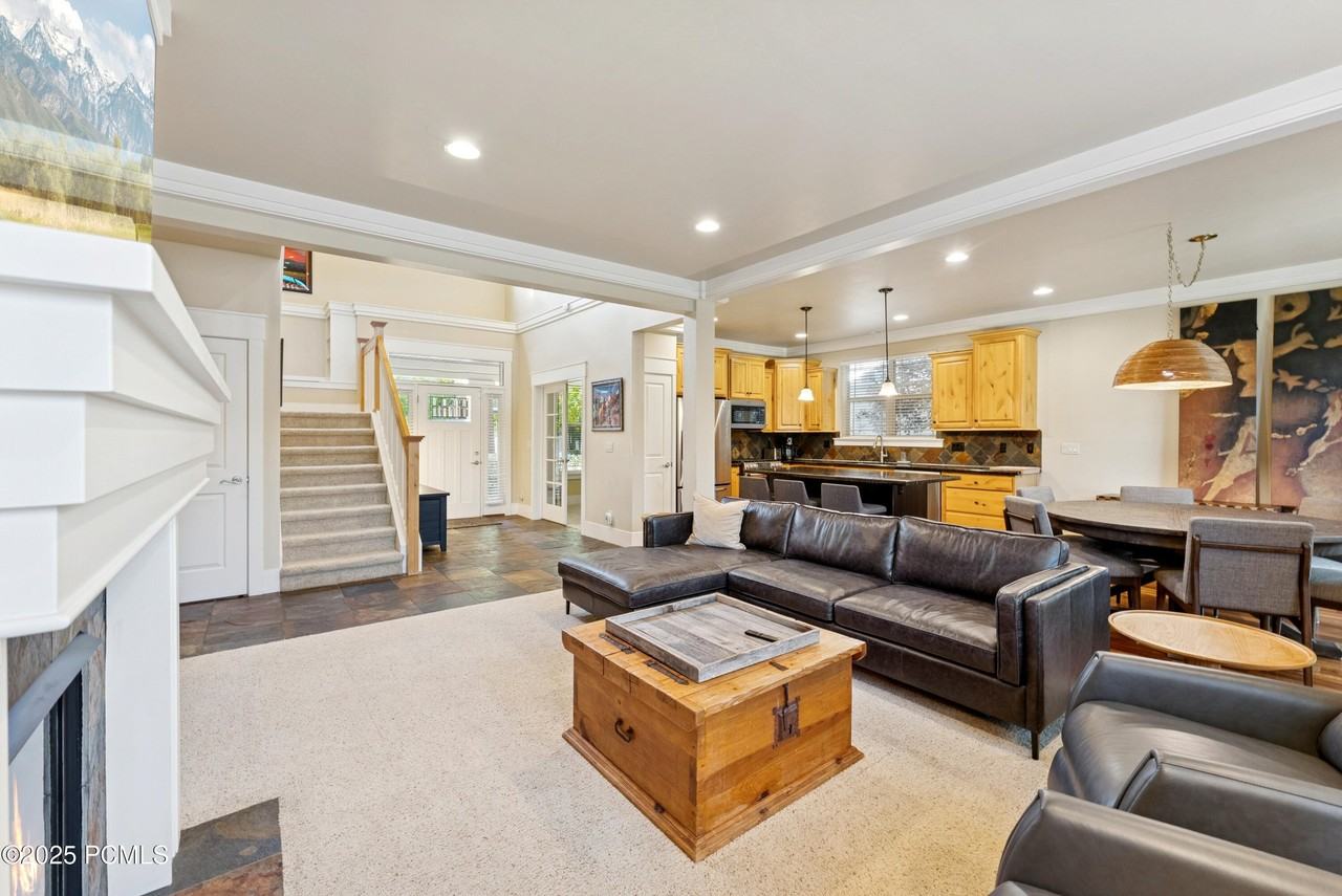 541 Craftsman Way - Photo 6 of 43