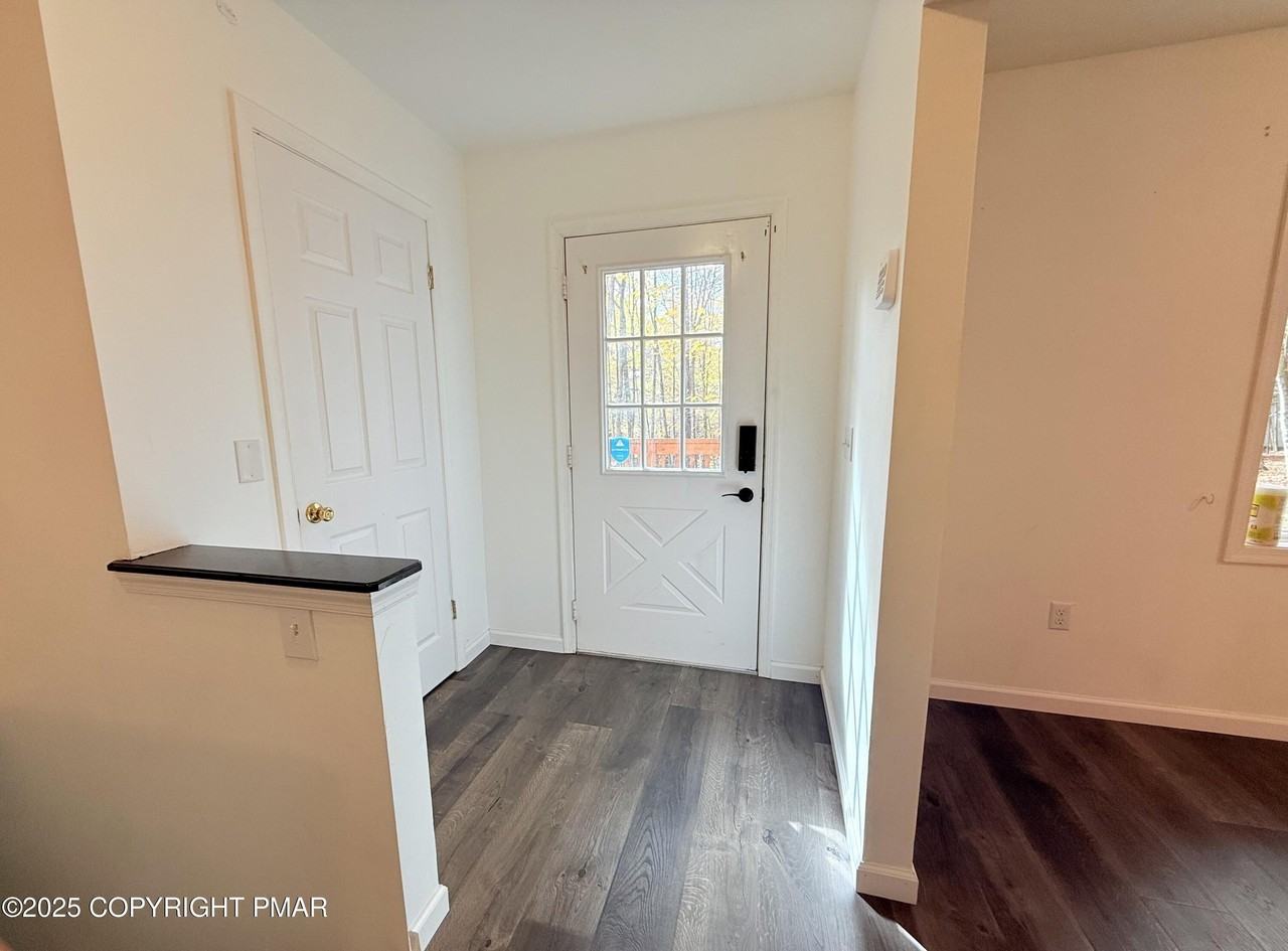 303 Otter Ct - Photo 2 of 18