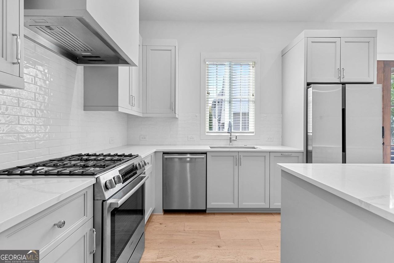 110 Central Ave - Photo 4 of 15