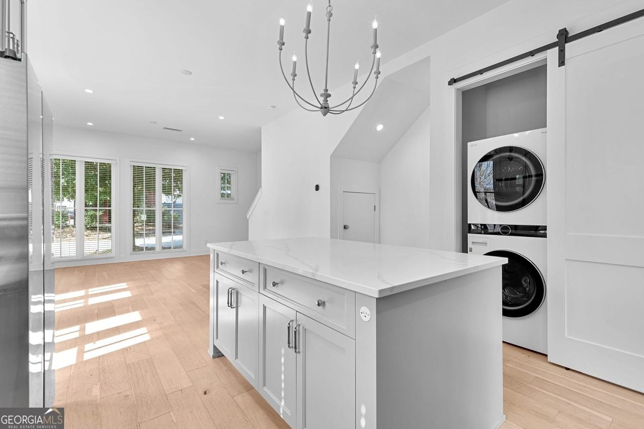 110 Central Ave - Photo 5 of 15