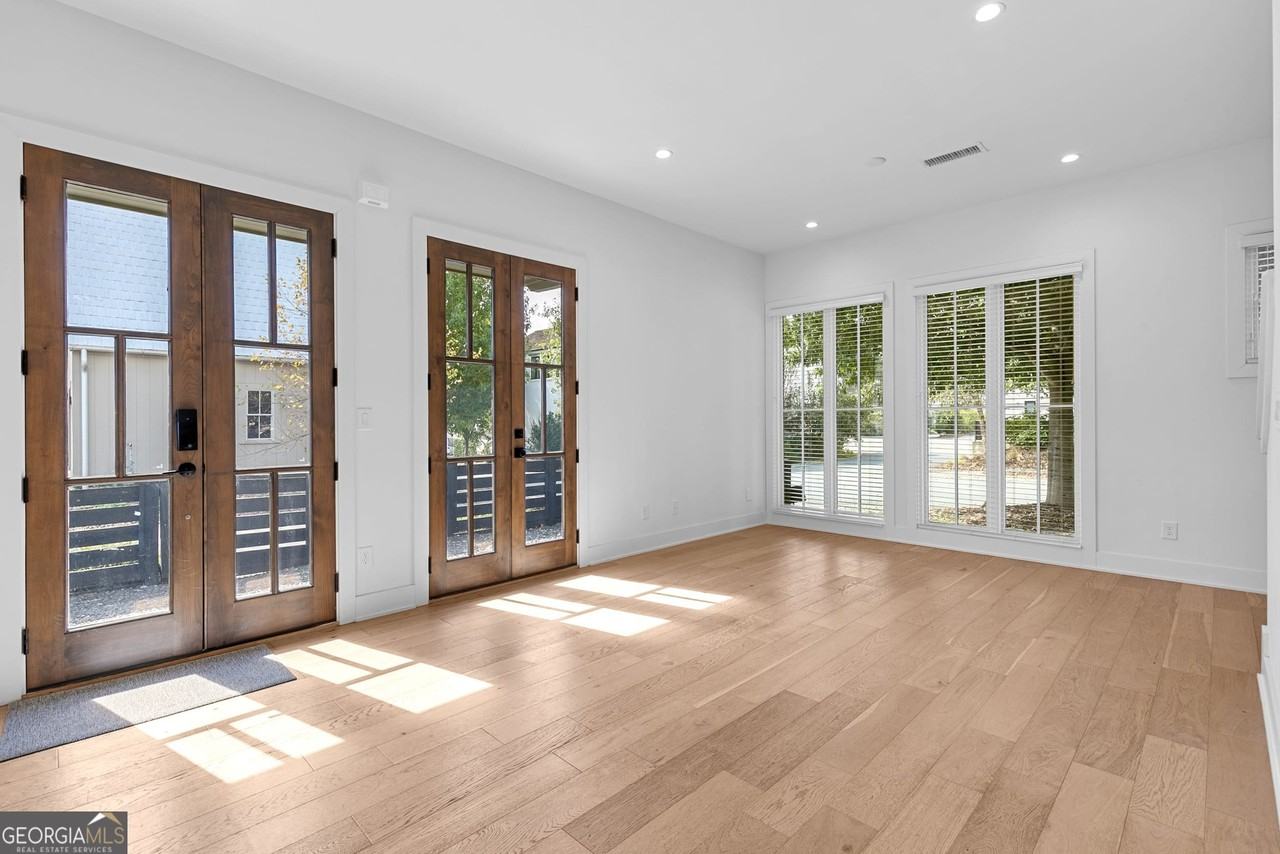 110 Central Ave - Photo 7 of 15