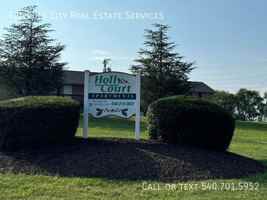 featured image of 12 Holly Ct Apt B #Apt B