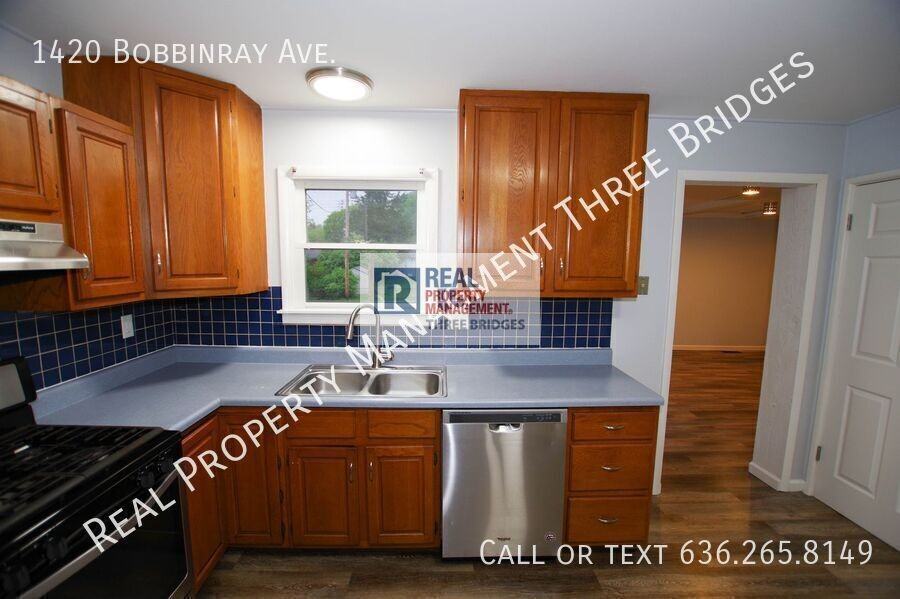 1420 Bobbinray Ave - Photo 2 of 20