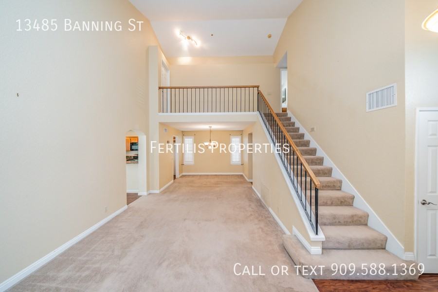 13485 Banning St - Photo 5 of 33