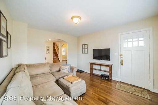 2309 N Kenmore St - Photo 2 of 24