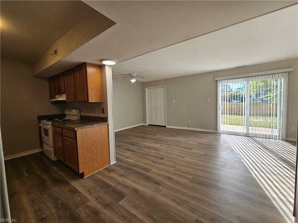 723 Atterbury Ct - Photo 7 of 27