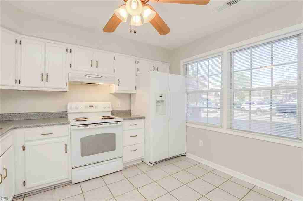 4755 Old Hickory Road - Photo 7 of 40