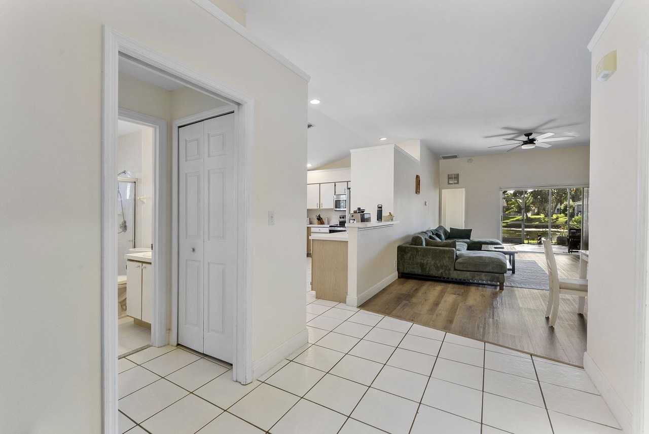 107 Meadowlands Dr - Photo 4 of 38