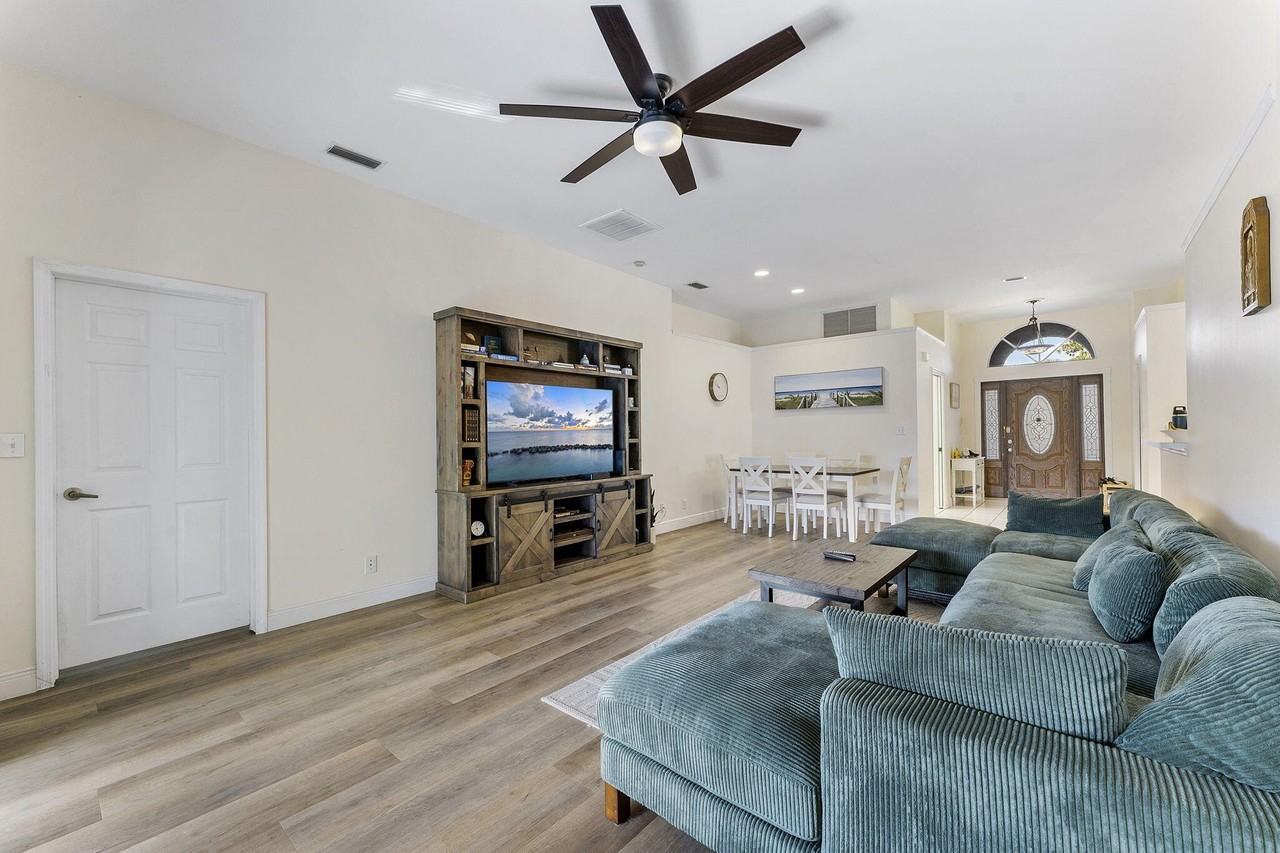 107 Meadowlands Dr - Photo 6 of 38