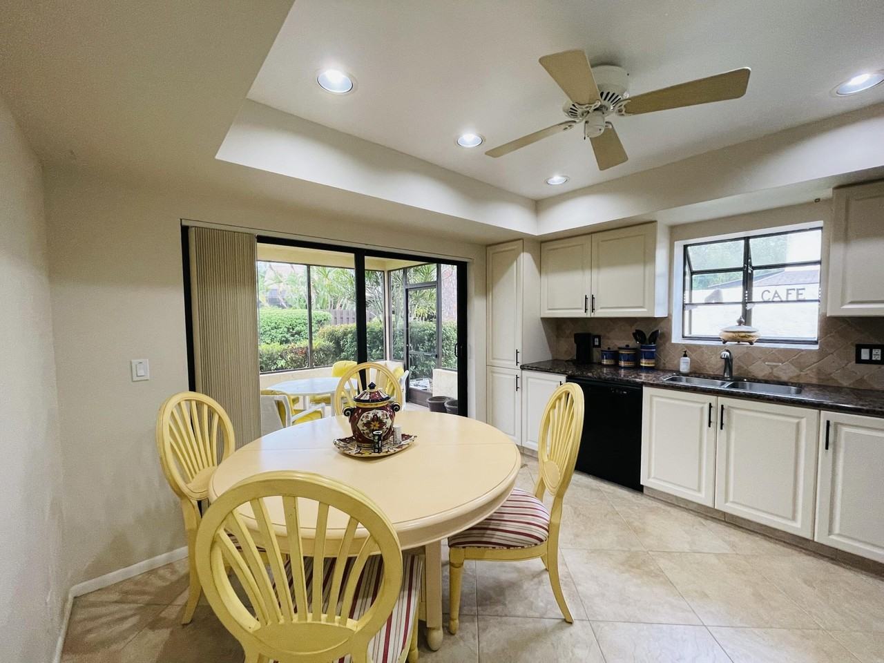 354 Sw 28th Ave - Photo 7 of 49