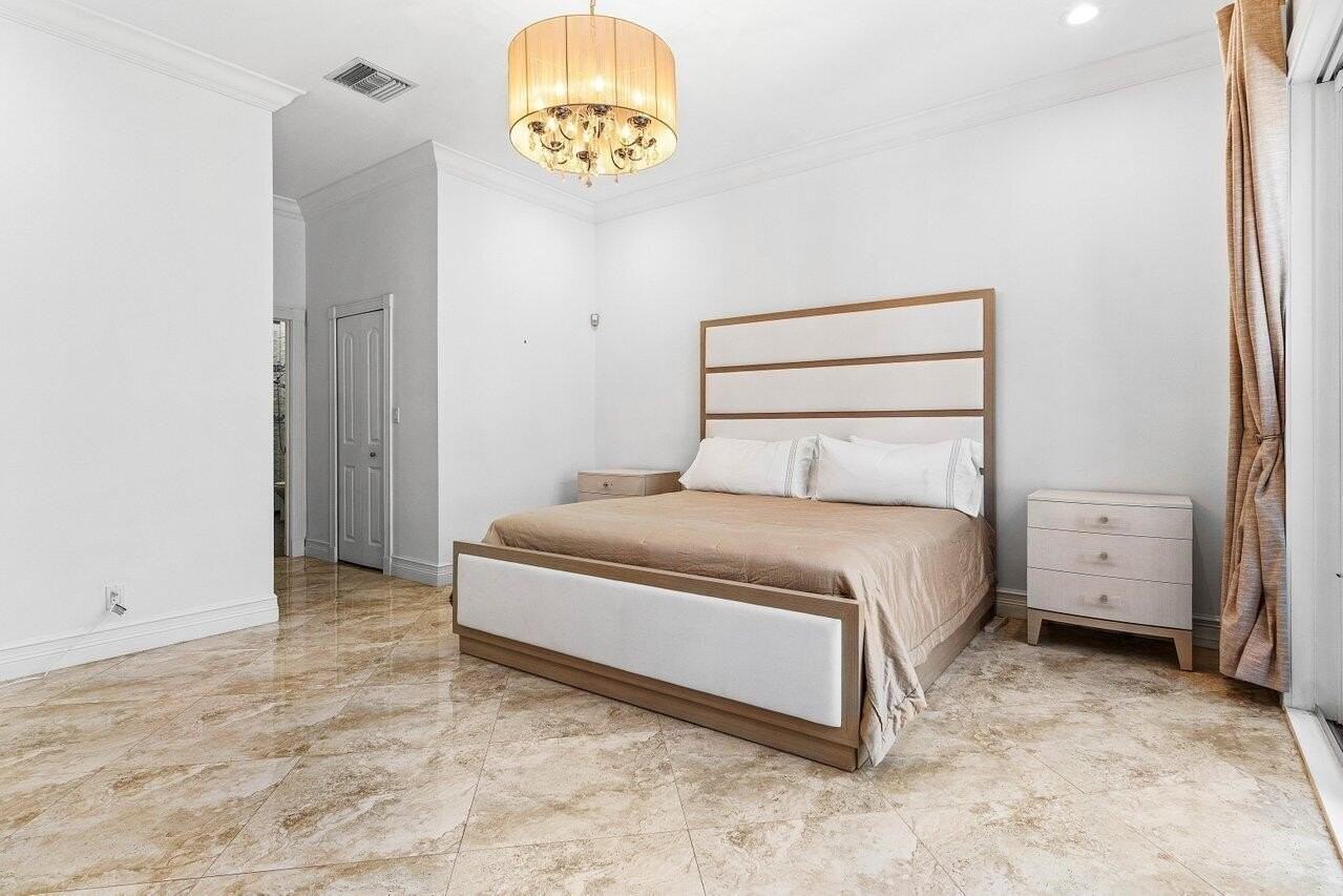 4023 Nw 58th St - Photo 7 of 20