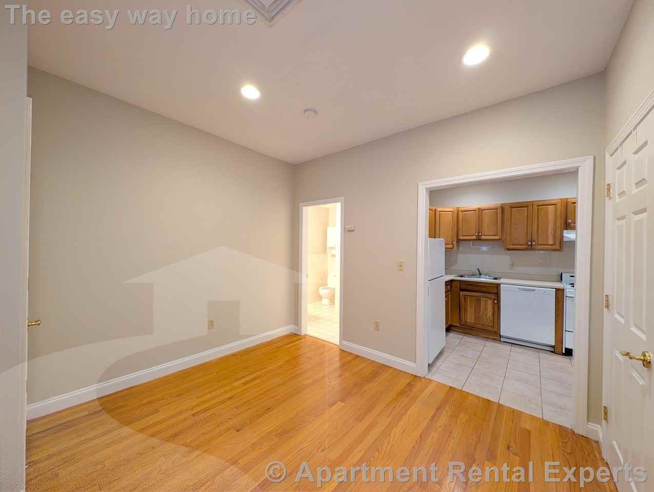 466 Green St #2 - Photo 6 of 9