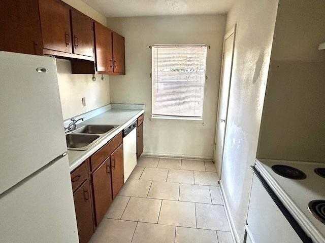 2325 W Pensacola St Apt 102 - Photo 2 of 8