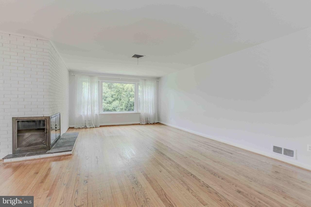 3215 Brooklawn Terrace - Photo 3 of 21