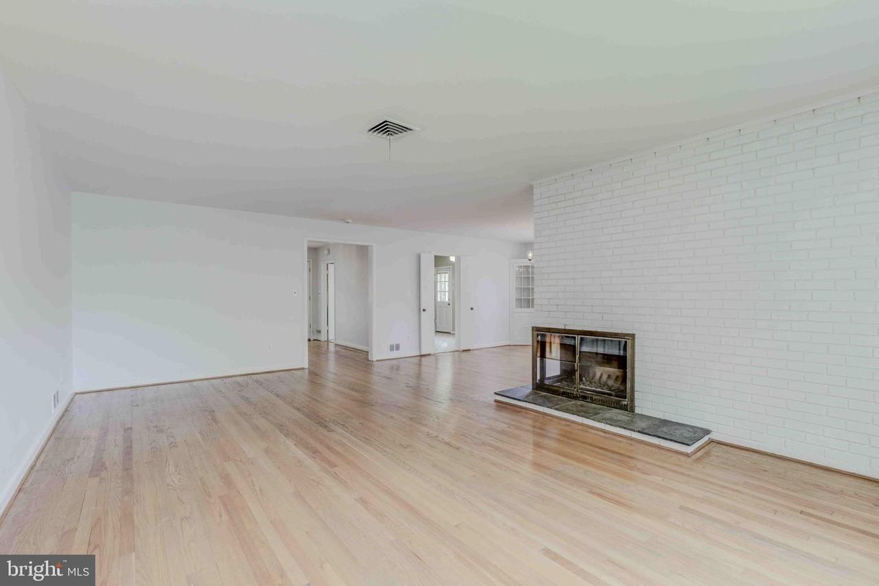 3215 Brooklawn Terrace - Photo 5 of 21