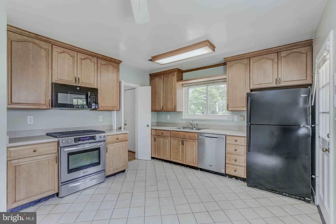 3215 Brooklawn Terrace - Photo 7 of 21