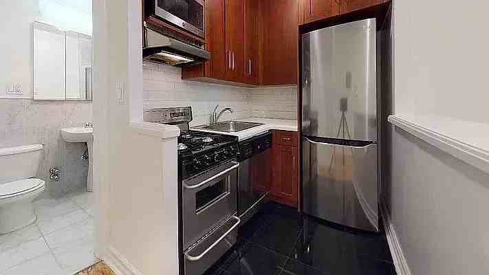417 W 56th St #C2 - Photo 2 of 4