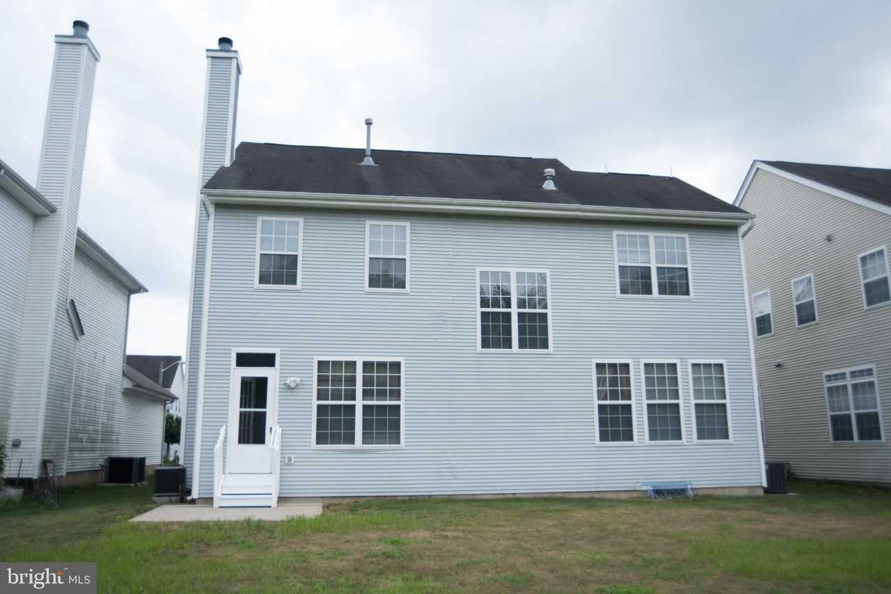 7 Elsie Dr - Photo 4 of 35