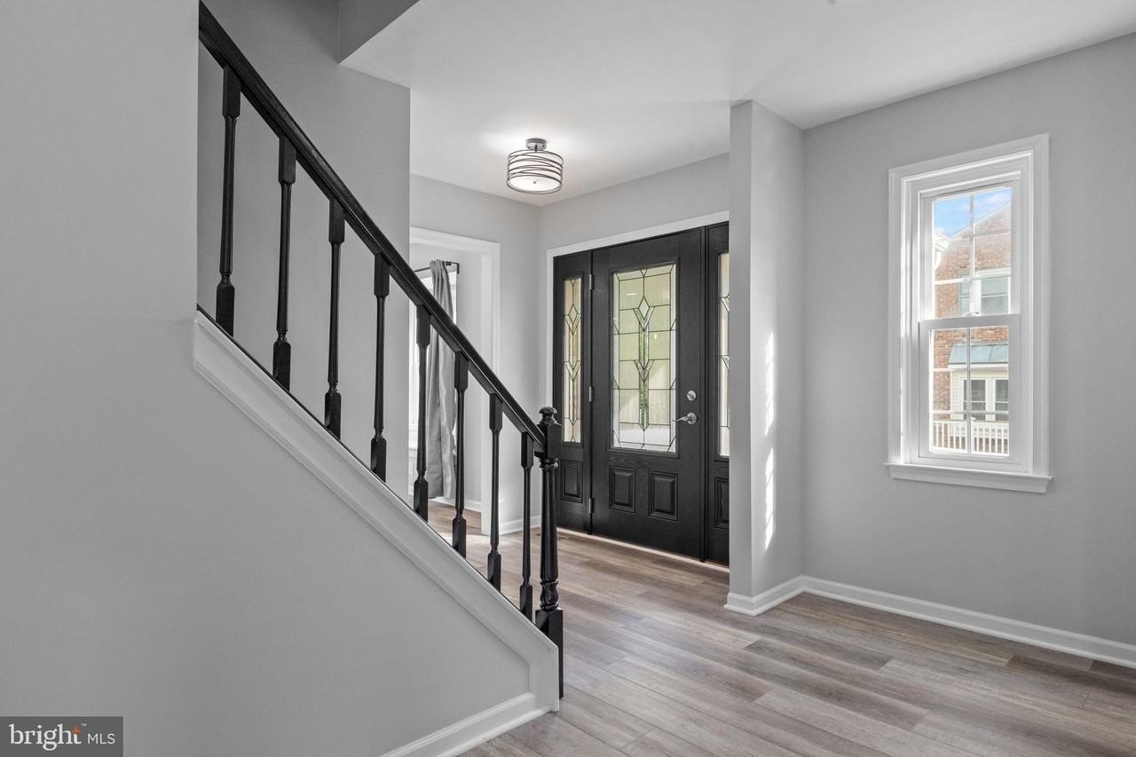 548 Susan Dr - Photo 3 of 27