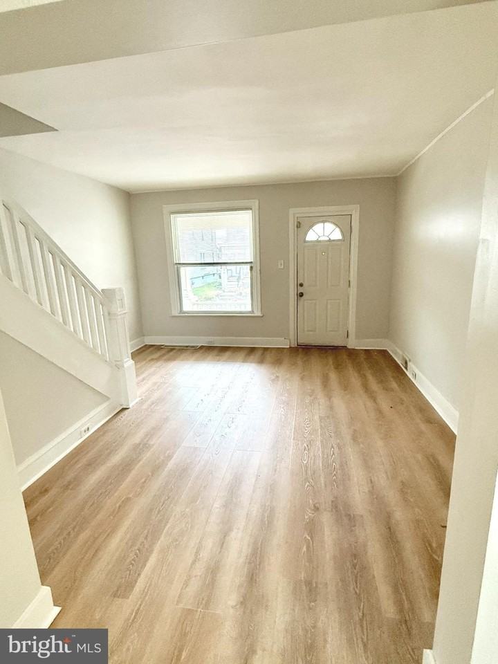 1235 Maple St - Photo 2 of 24