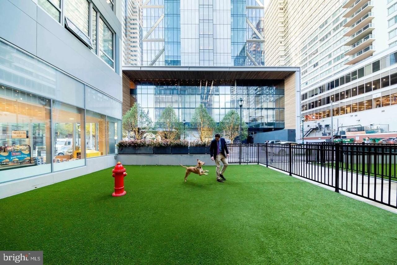 1900 Arch St ## 24 - Photo 7 of 17