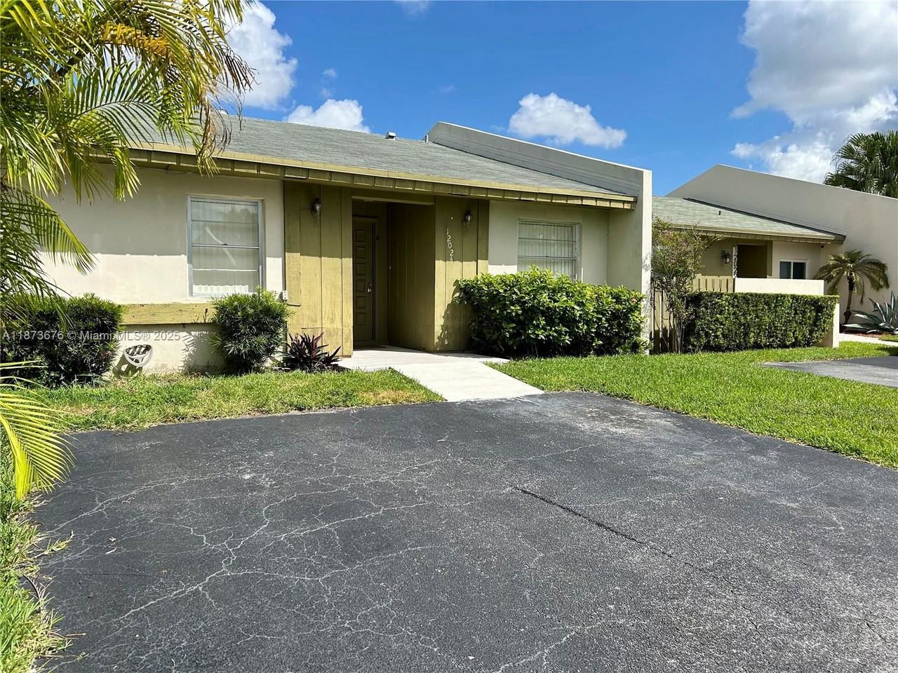 12024 Southwest 110th Street Circle East - Photo 3 of 8