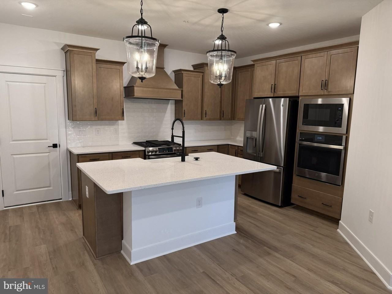 4805 Bauhaus Sq - Photo 6 of 24