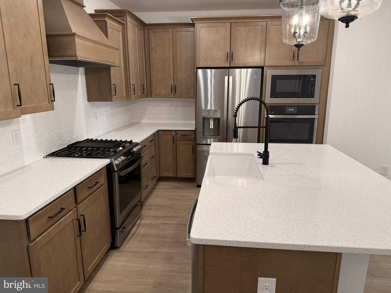 4805 Bauhaus Sq - Photo 7 of 24