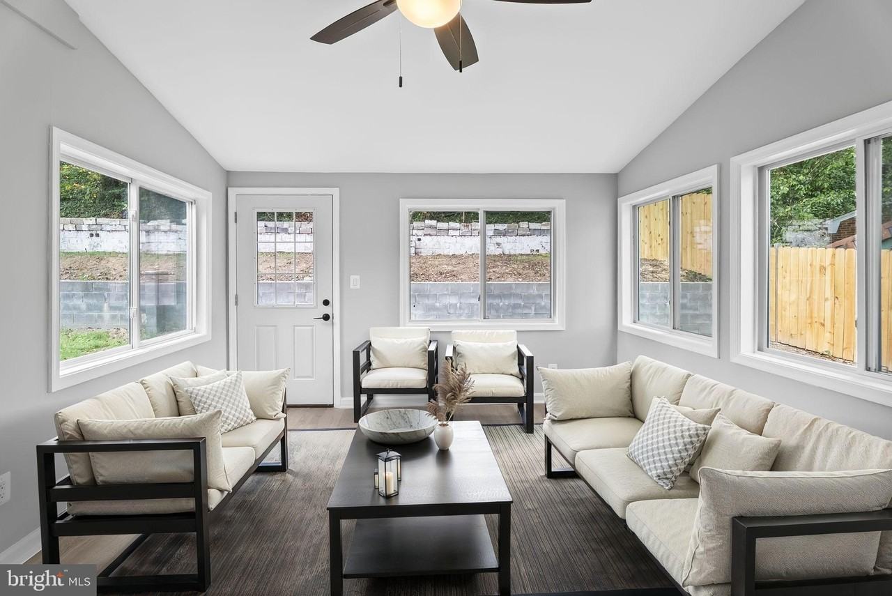 5822 Brookview Drive - Photo 4 of 39