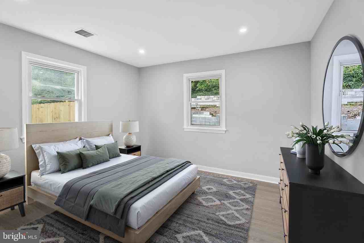 5822 Brookview Drive - Photo 7 of 39