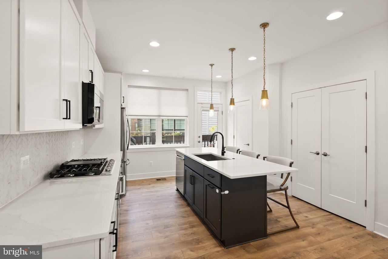 1884 Michael Faraday Dr - Photo 4 of 50