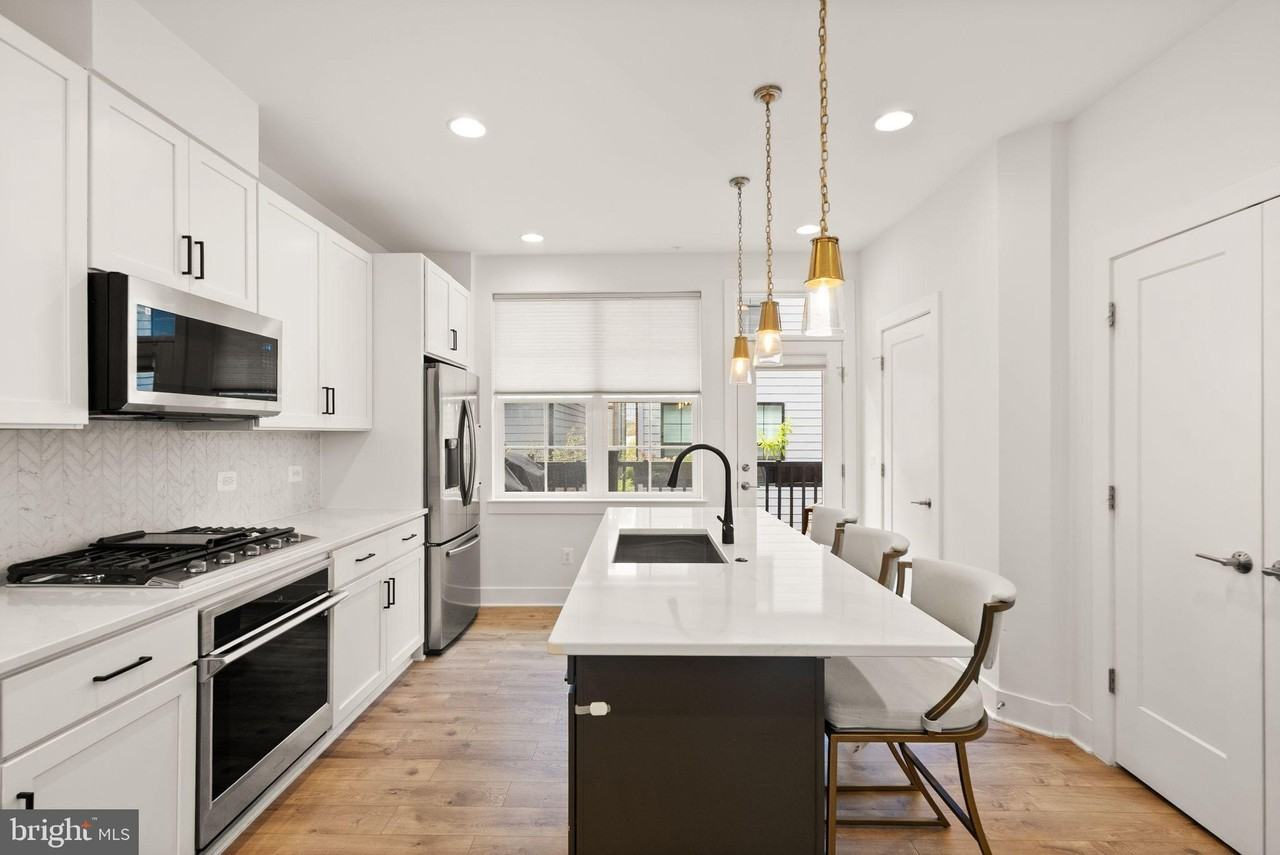 1884 Michael Faraday Dr - Photo 6 of 50